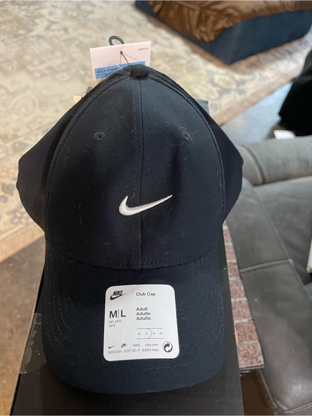 Nike Black Men’s Club Cap with White Swoosh